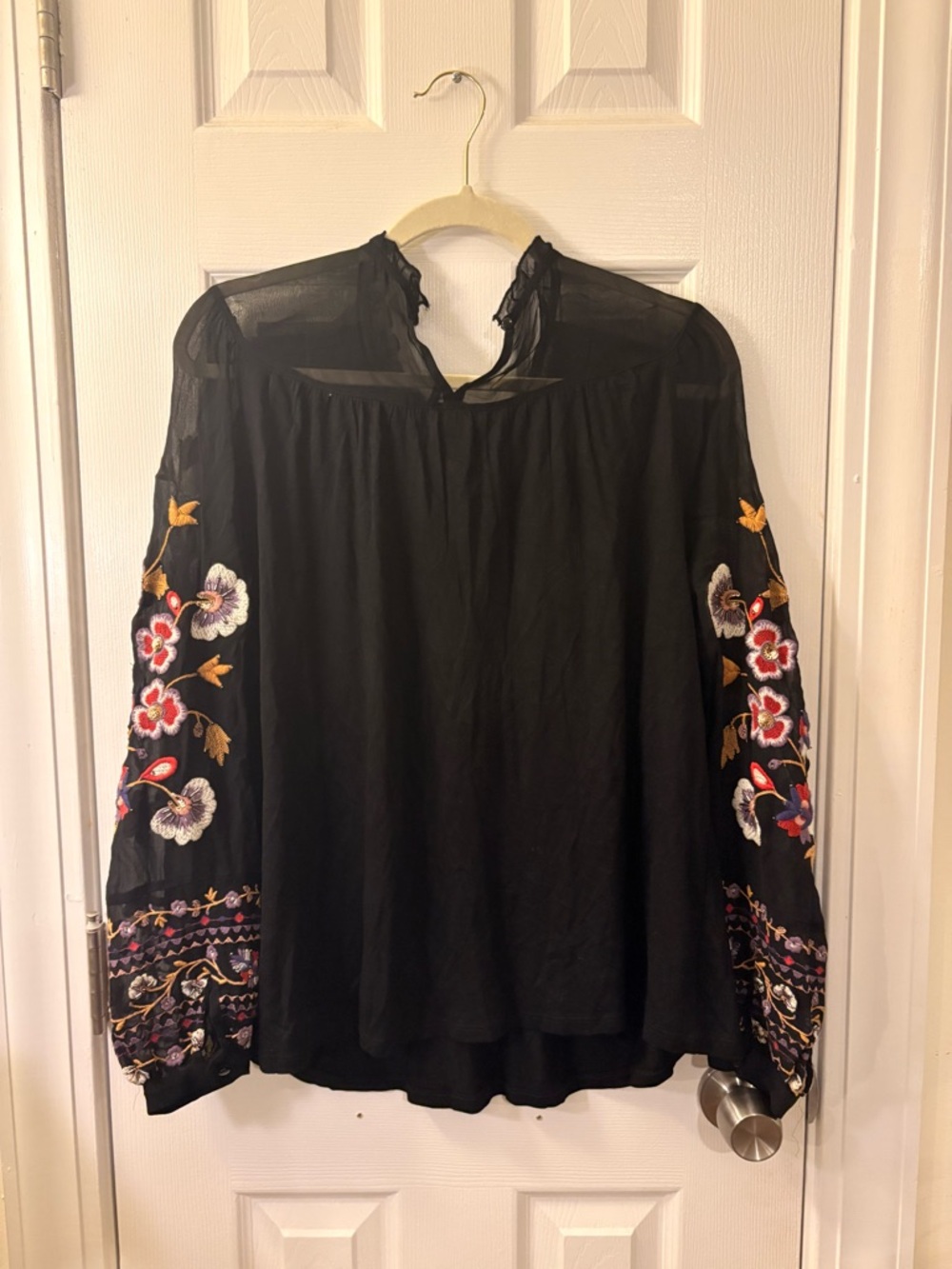 Anthropologie Akemi + Kin Louise Black Embroidered Floral Blouse Size Medium - Picture 6 of 10